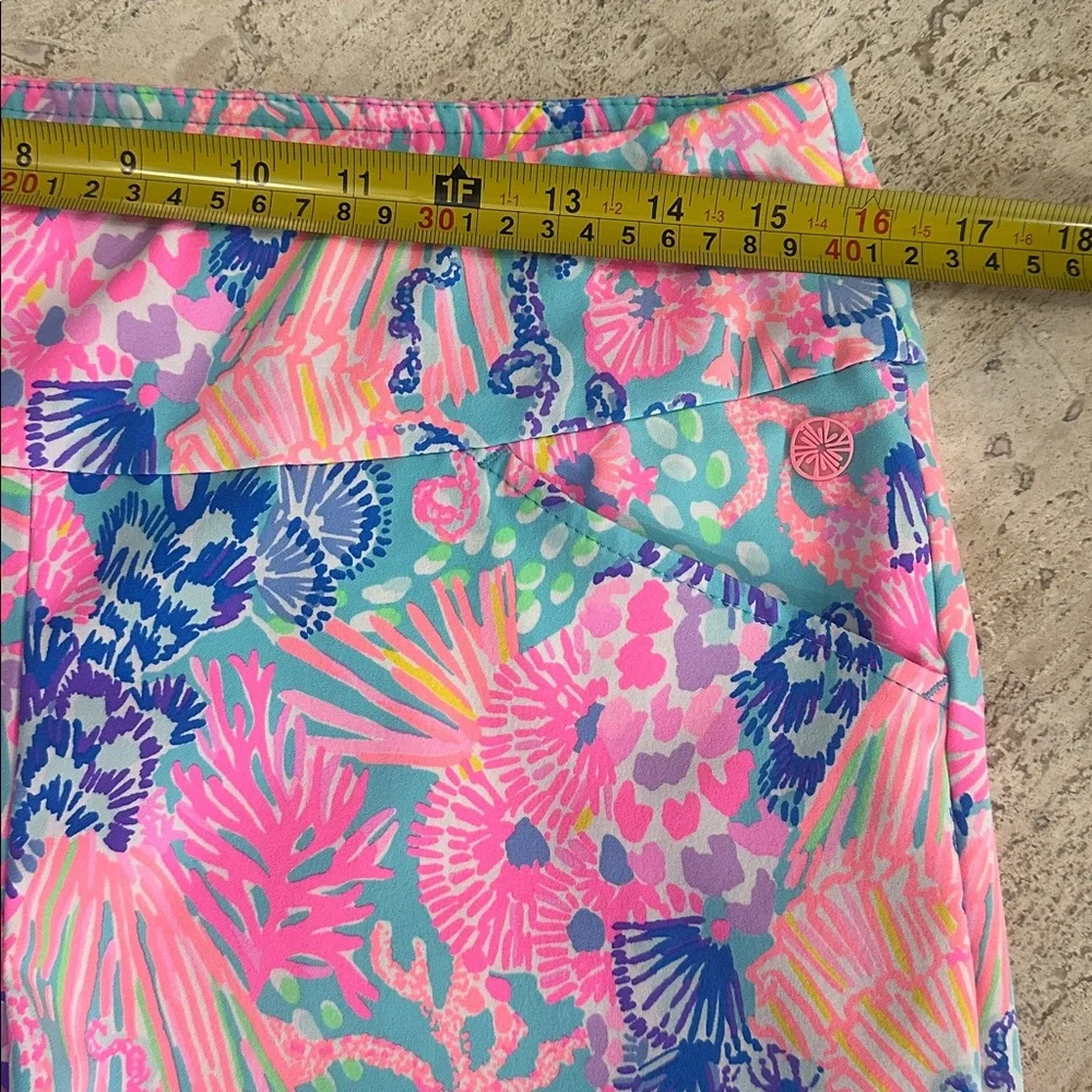 Lilly Pulitzer Nakia Luxletic Shorts in Signature Colorful Print UPF+50 Size 8 - Picture 9 of 15